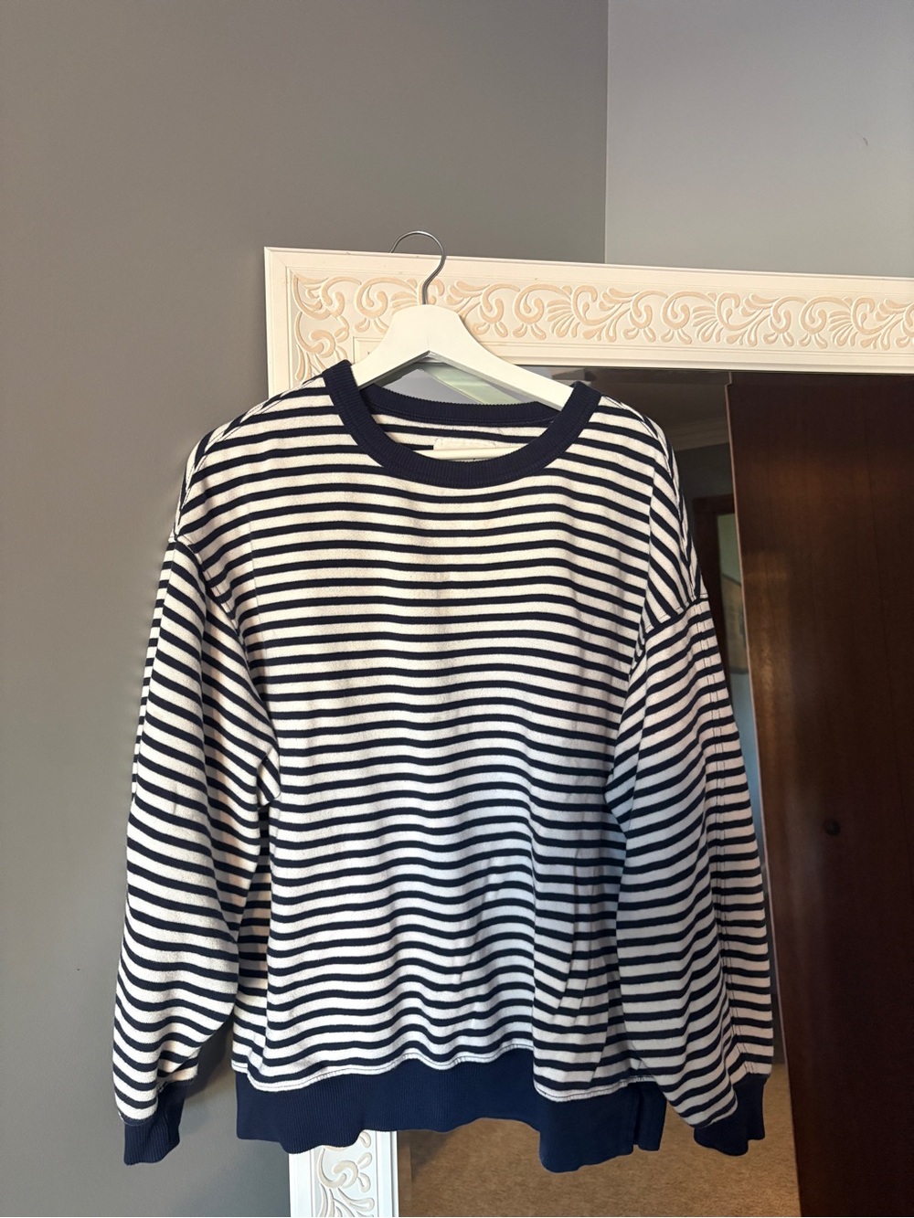 Striped Crewneck Long-Sleeve Shirt - Navy & White